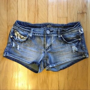 🦄 Amazing jean short shorts with lace detail!